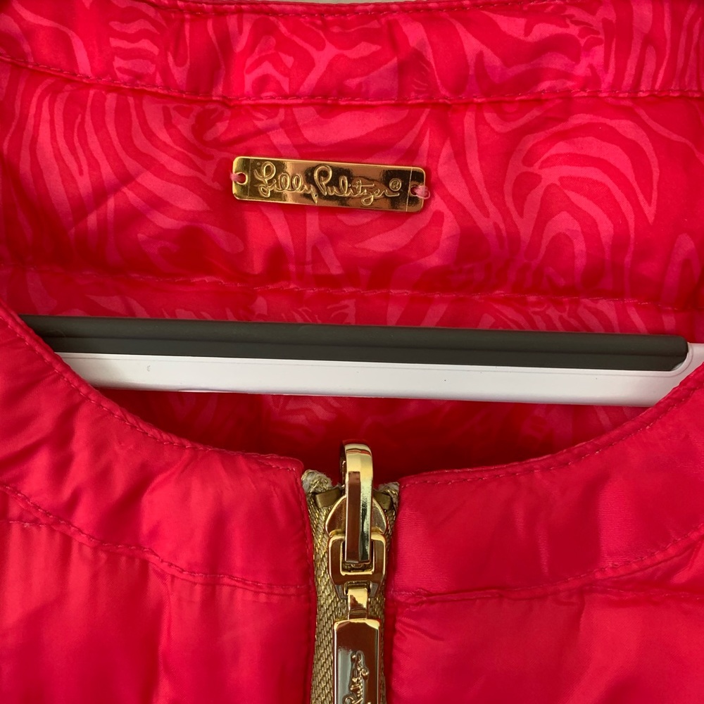 LILLY PULITZER REVERSIBLE DOWN HOT PINK JACKET BEAUTIFUL LIKE NEW SEE PICS - Picture 4 of 6